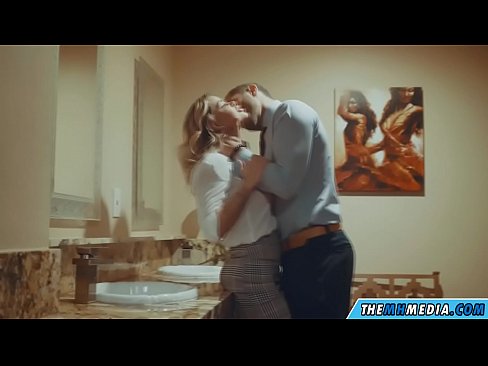 ❤️ Когато наедряла блондинка ви съблазни в обществена тоалетна Супер порно в bg.com-milf-300.ru ❌️❤